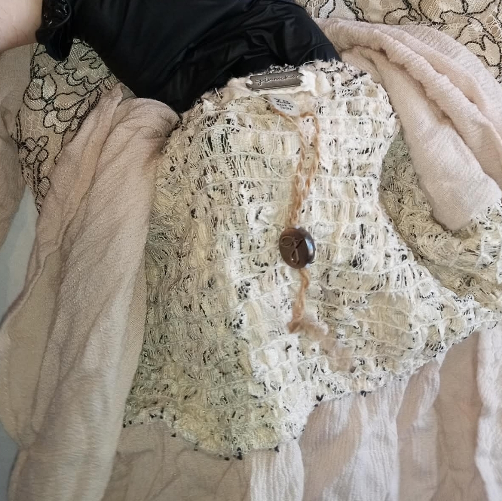 gimmicks BKE Cream Lace Peplum K-pop Shirt XS Flowy Fairy Boho Tie Back Baddie - Picture 6 of 6